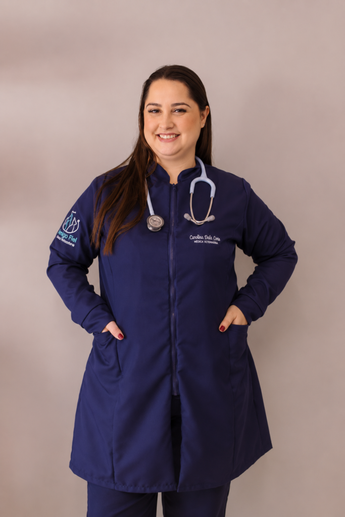 Dra. Carolina Dala Corte, médica veterinária da Clínica Veterinária Amigo Fiel em Blumenau