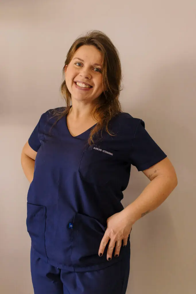 Ciliane Cardoso de Cardoso, auxiliar veterinária da Clínica Veterinária Amigo Fiel em Blumenau
