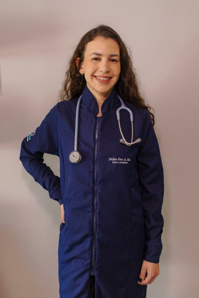 Dra. Jakeline Peres, médica veterinária da Clínica Veterinária Amigo Fiel em Blumenau